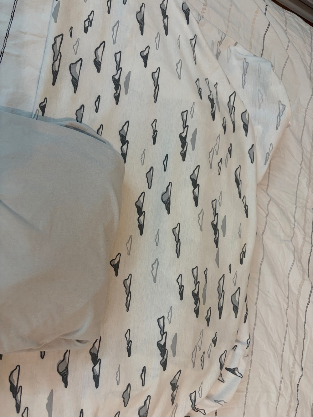 Neutral Cloud Pattern Cotton Crib Sheet set- White & Gray